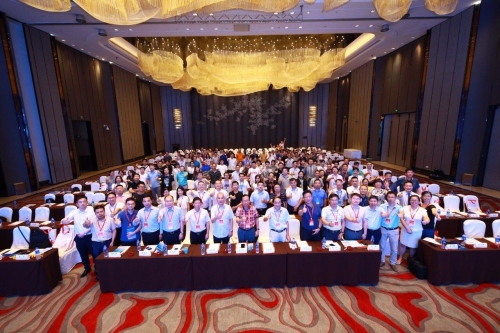 VGK400-12縱旋移開中置柜，靚麗身材展示與「杰青中國行(中南站)」——交通建筑電氣設(shè)計(jì)高峰論壇會(huì)議獲得大家一致性好評(píng)